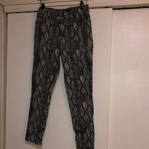 Snake print ankle legging -high rise